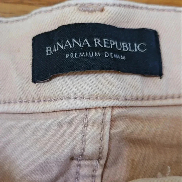 Banana Republic Mid Rise Cotton Blend 3" Shorts(32) - Picture 5 of 7